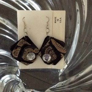 Paisley Print Metallic Gold /Blk  earrings